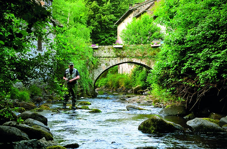 LA PÊCHE DE LA TRUITE AU LEURRE - Editions du Gerfaut